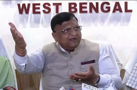 बंगाल सरकार ने कर्मचारियों को मीडिया में भाग लेने और सूचनाएं ‘लीक’ करने पर लगाई रोक