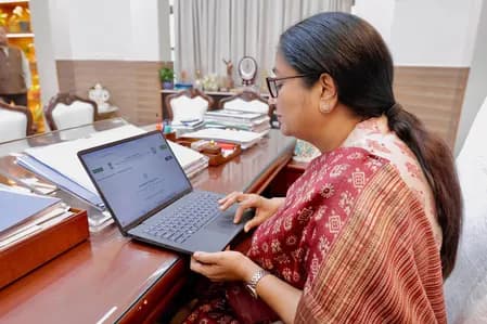 दिल्ली की सीएम रेखा गुप्ता ने स्व-गणना के माध्यम से जनगणना में विवरण दर्ज किया