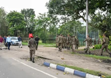पानीहाटी में बाइक सवार बदमाशों ने भाजपा कार्यकर्ताओं पर फेंके बम, पांच घायल