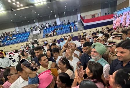 दिल्ली में लोगों को लौटाए गए 12,600 चोरी हुए मोबाइल, एलजी ने 'ऑपरेशन विश्वास' की सराहना की