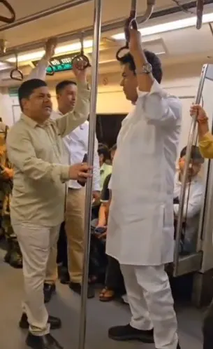 पीएम मोदी की अपील के समर्थन में दिल्ली मंत्री ने कार छोड़ मेट्रो से किया सफर