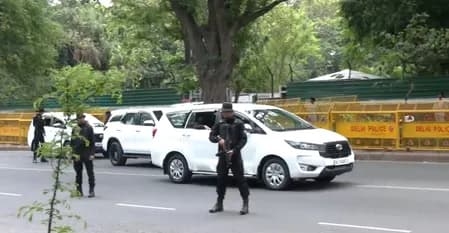 ईंधन बचाने के लिए नेताओं की पहल, मंत्रियों और सीएम ने अपनाई मेट्रो व इलेक्ट्रिक वाहन