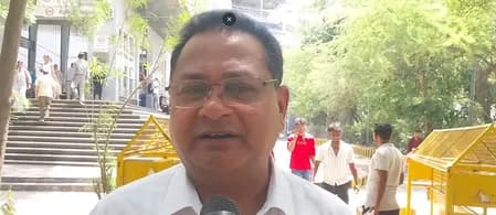 दिल्ली में ऊर्जा बचत की नई पहल, अधिकारी सार्वजनिक वाहनों से पहुंचे दफ्तर; लोगों ने सराहा