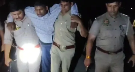यूपी : बुलंदशहर में मंदिर चोरी का आरोपी हिमांशु गिरफ्तार, पुलिस मुठभेड़ में पैर में लगी गोली
