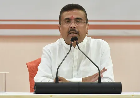 बंगाल में बड़ा प्रशासनिक फेरबदल,17 आईएएस अधिकारियों का तबादला