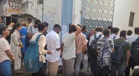 यूपी लेखपाल मुख्य परीक्षा में कड़ी सुरक्षा, बायोमेट्रिक सत्यापन के बाद ही प्रवेश