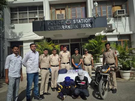 दिल्ली पुलिस ने दो सगे चोर भाइयों को दबोचा, चोरी का सामान बरामद