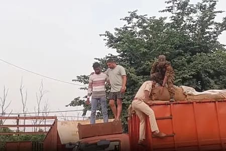 बिहार: जूट के बोरों में छिपाकर लाई जा रही भारी मात्रा में शराब बरामद, दो गिरफ्तार