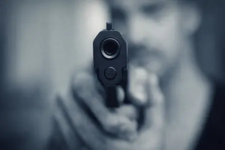 दवा की दुकान के कर्मचारी की दिनदहाड़े गोली मारकर हत्या, सीसीटीवी में घटना कैद