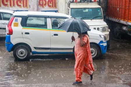 कमजोर मानसून के बीच दिल्ली-एनसीआर में झमाझम बारिश के आसार, 6 जुलाई को ऑरेंज अलर्ट