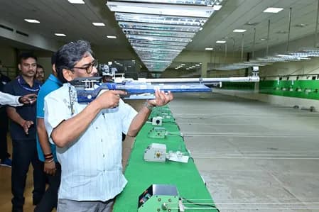 सीएम हेमंत सोरेन ने रांची खेलगांव शूटिंग रेंज का किया औचक निरीक्षण, बदहाल व्यवस्था पर जताई नाराजगी