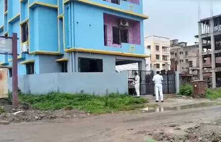 न्यू टाउन में करोड़ों की नकदी के साथ सात गिरफ्तार