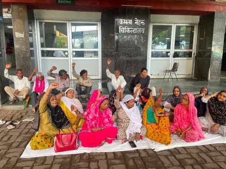 गैस पीड़ितों का भोपाल में हल्ला बोल, सुविधाएं घटाने के फैसले का विरोध