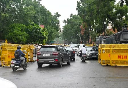 दिल्ली: पीएम आवास मार्च रोकने की मांग, वकीलों ने पुलिस कमिश्नर को दिया ज्ञापन