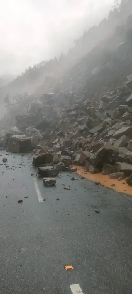 उत्तराखंड में भूस्खलन से बद्रीनाथ हाईवे, नारायणबगड़–कर्णप्रयाग मार्ग और एनएच-5 बंद