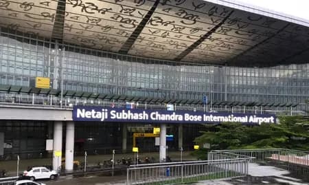 कोलकाता एयरपोर्ट पर एयर इंडिया एक्सप्रेस की उड़ान में 6 घंटे की देरी, परेशान यात्रियों ने जताई नाराजगी