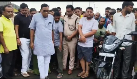 गिरिडीह में युवक को दिनदहाड़े मारी गोली, हत्या के बाद सड़क जाम
