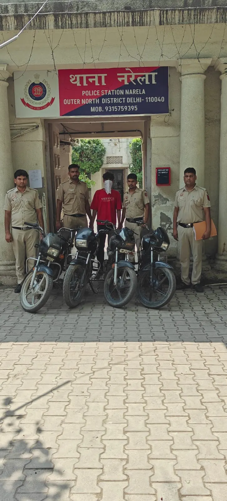 नरेला में ऑटो लिफ्टर गिरोह का भंडाफोड़: चार चोरी की बाइकें बरामद, दो आरोपी गिरफ्तार