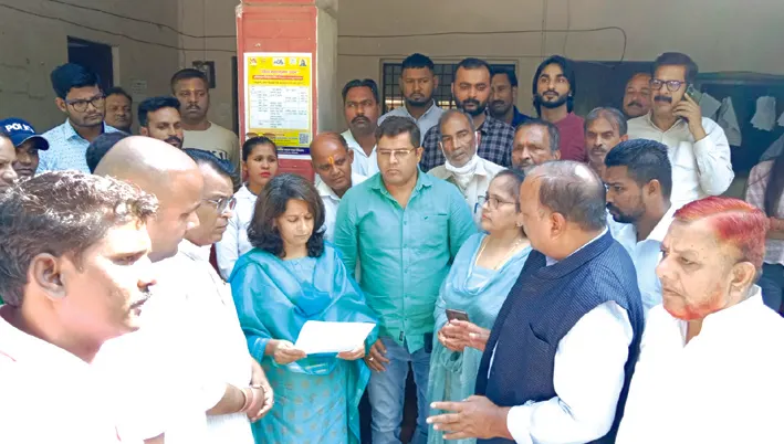 गंगा सफाई में भ्रष्टाचार का आरोप, कांग्रेस ने दिया धरना