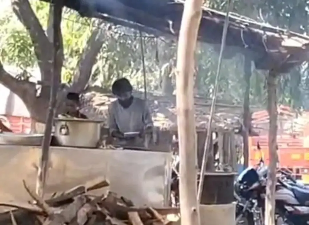 थूक लगाकर रोटी बनाने वाले इरशाद को पुलिस ने दबोचा, ढाबा सील