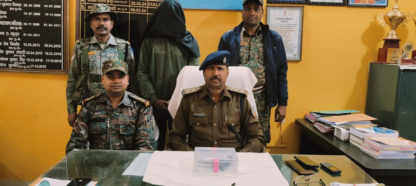 हथियार और चोरी की बाइक के साथ एक गिरफ्तार