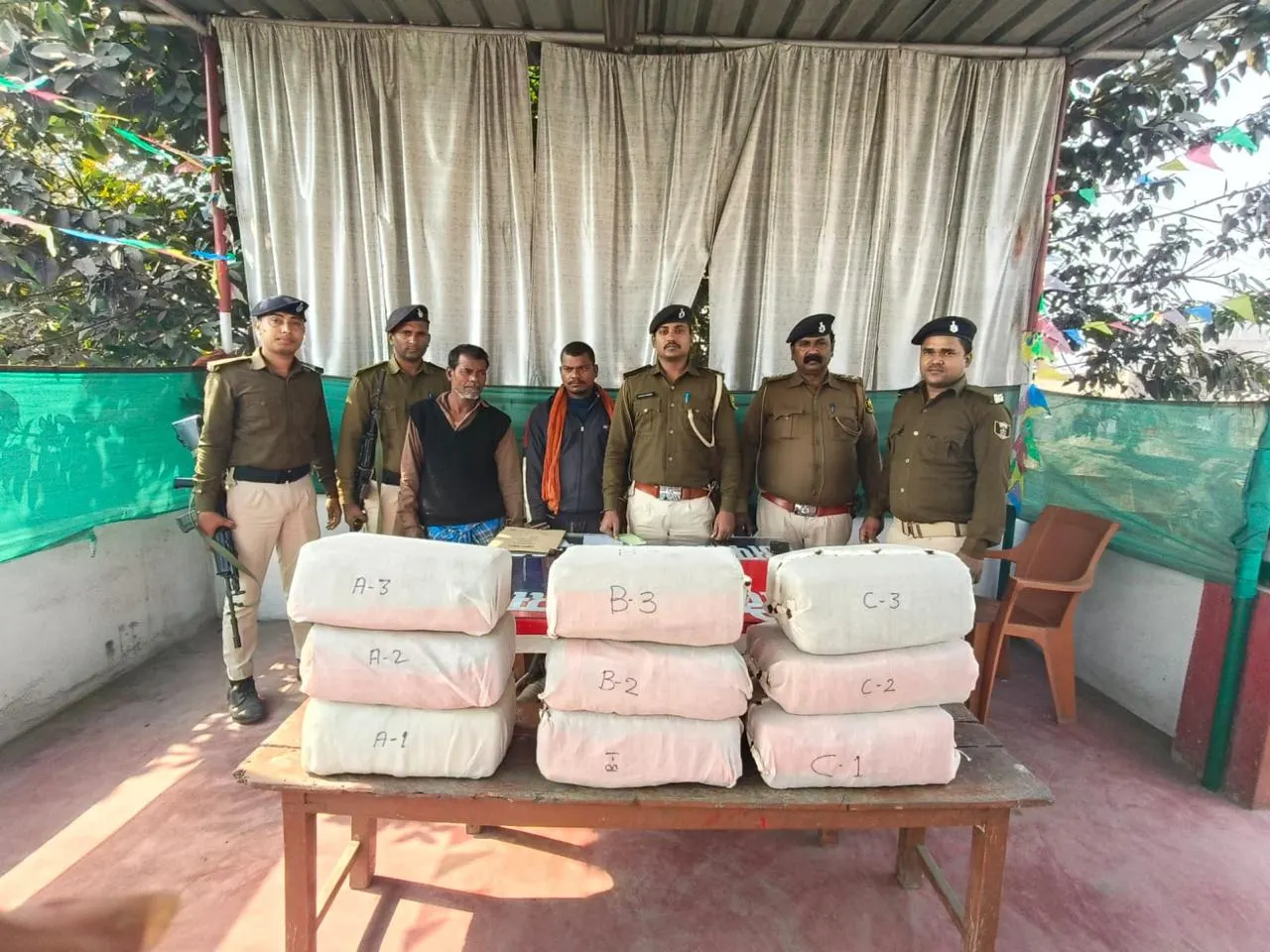 हरैया पुलिस ने 70 किलो गांजा के साथ दो तस्करों को किया गिरफ्तार