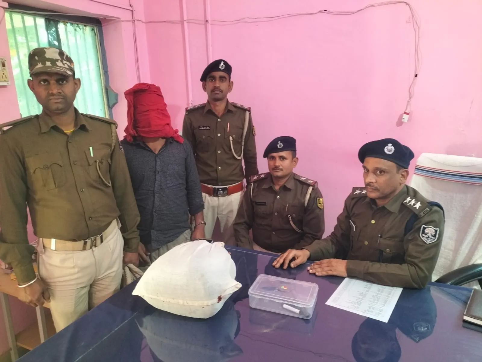 फारबिसगंज के दो प्रतिष्ठानों में 22 लाख डकैती मामले में चौथा बदमाश गिरफ्तार