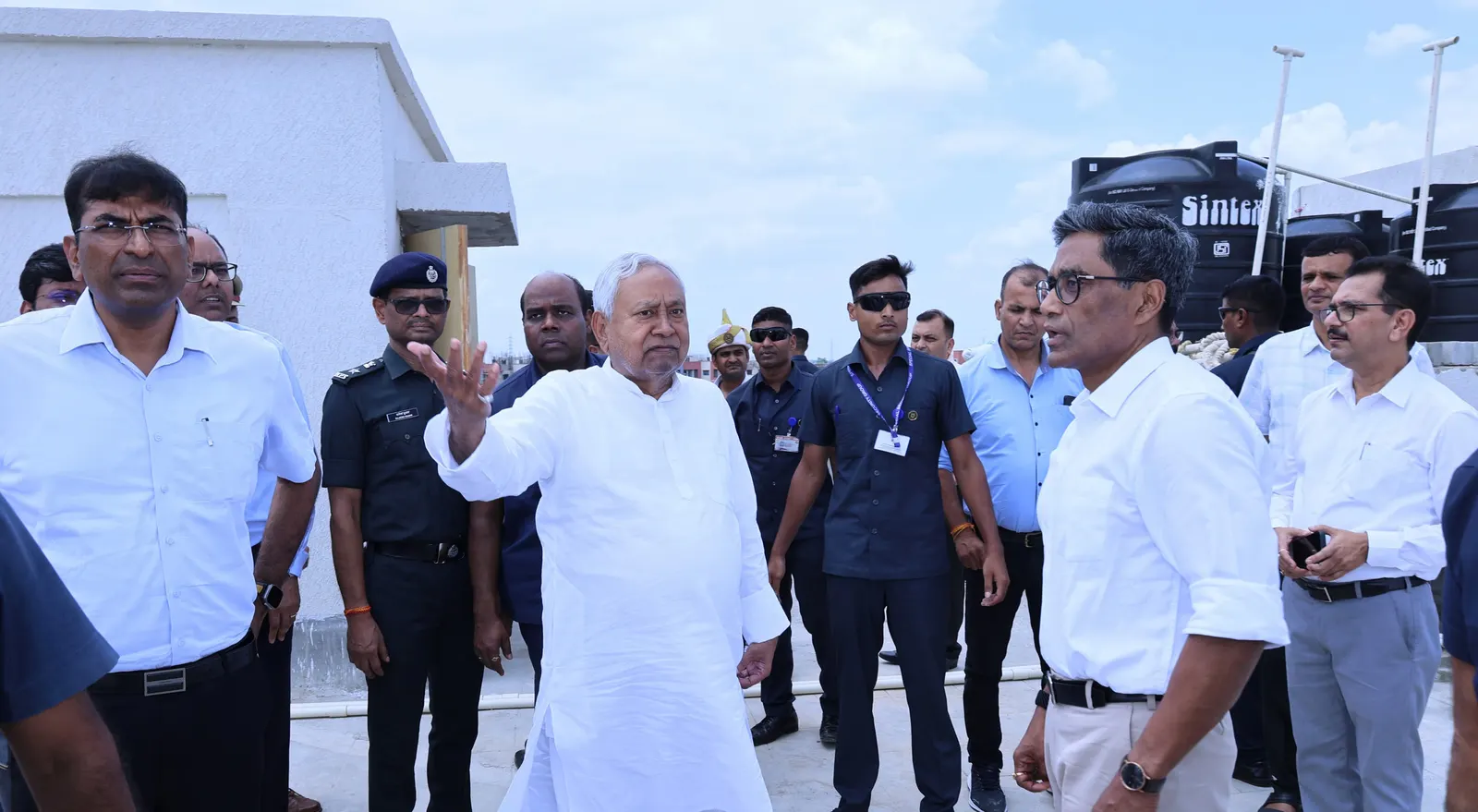 मुख्यमंत्री ने निर्माणाधीन एसडीआरएफ के मुख्यालय तथा बिहटा-दानापुर एलिवेटेड सड़क के निर्माण कार्य की प्रगति का लिया जायजा
