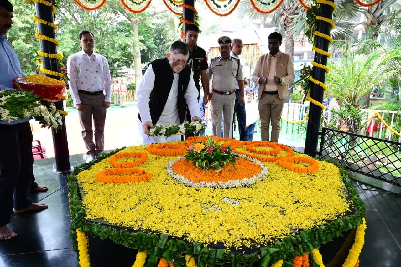 राज्यपाल ने भगवान बिरसा मुंडा की 125वीं पुण्यतिथि पर श्रद्धांजलि अर्पित की
