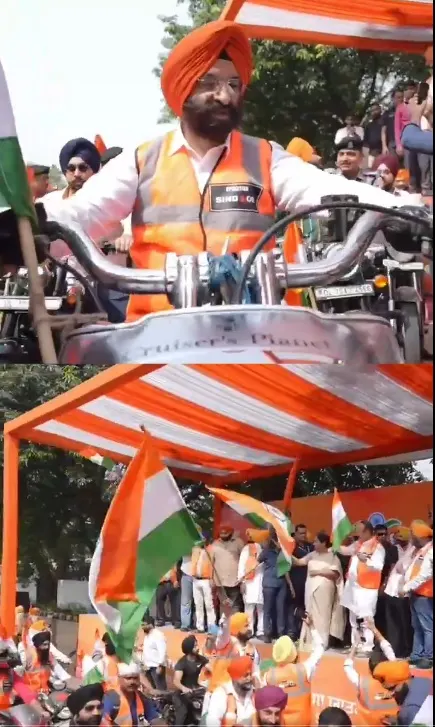 मुख्यमंत्री ने तिरंगा यात्रा और बाइक रैली को दिखाई झंडी, सेना के शौर्य को किया नमन