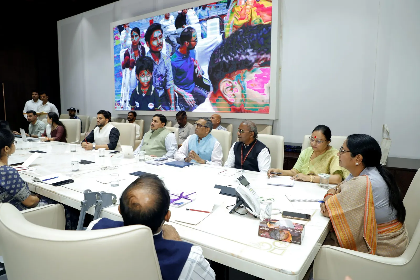मुख्यमंत्री ने 'सुगम्य दिल्ली अभियान' को लेकर की समीक्षा बैठक
