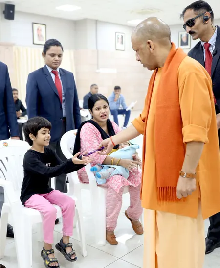 जनपद में प्रत्येक पीड़ित की शिकायत सुन समाधान करें डीएम-एसएसपी : सीएम योगी