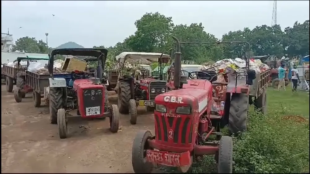 रामगढ़ में बालू लदे छह ट्रैक्टर जब्त