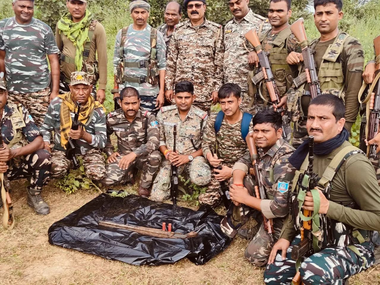 माओवादी गतिविधियों को रोकने के लिए पुलिस और सीआरपीएफ का सघन सर्च अभियान, हथियार बरामद