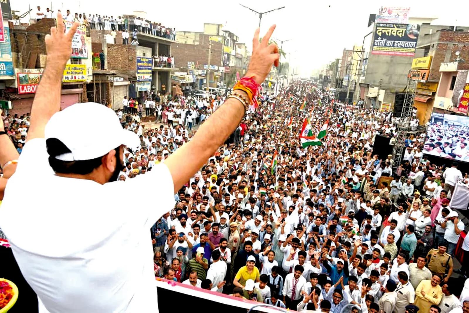 रन फॉर यूनिटी : फतेहाबाद में सीएम ने लगाई दौड़, युवाओं पर की फूलों की वर्षा
