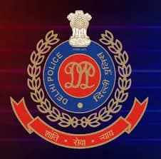 दिल्ली पुलिस की बड़ी कार्रवाई, छापेमारी में शराब तस्कर गिरफ्तार; 13 सौ पव्वे और 48 बोतल बीयर बरामद