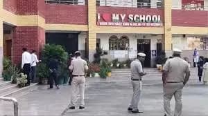 दिल्ली की 4 अदालतों और 2 CRPF स्कूल को बम से उड़ाने की धमकी: