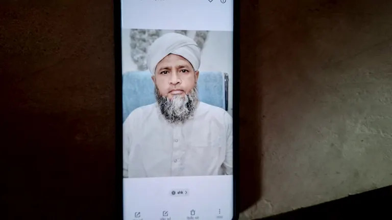 आतंकी संगठन से जुड़े होने के आरोप में मौलवी सहित दो अन्य को पकड़ा