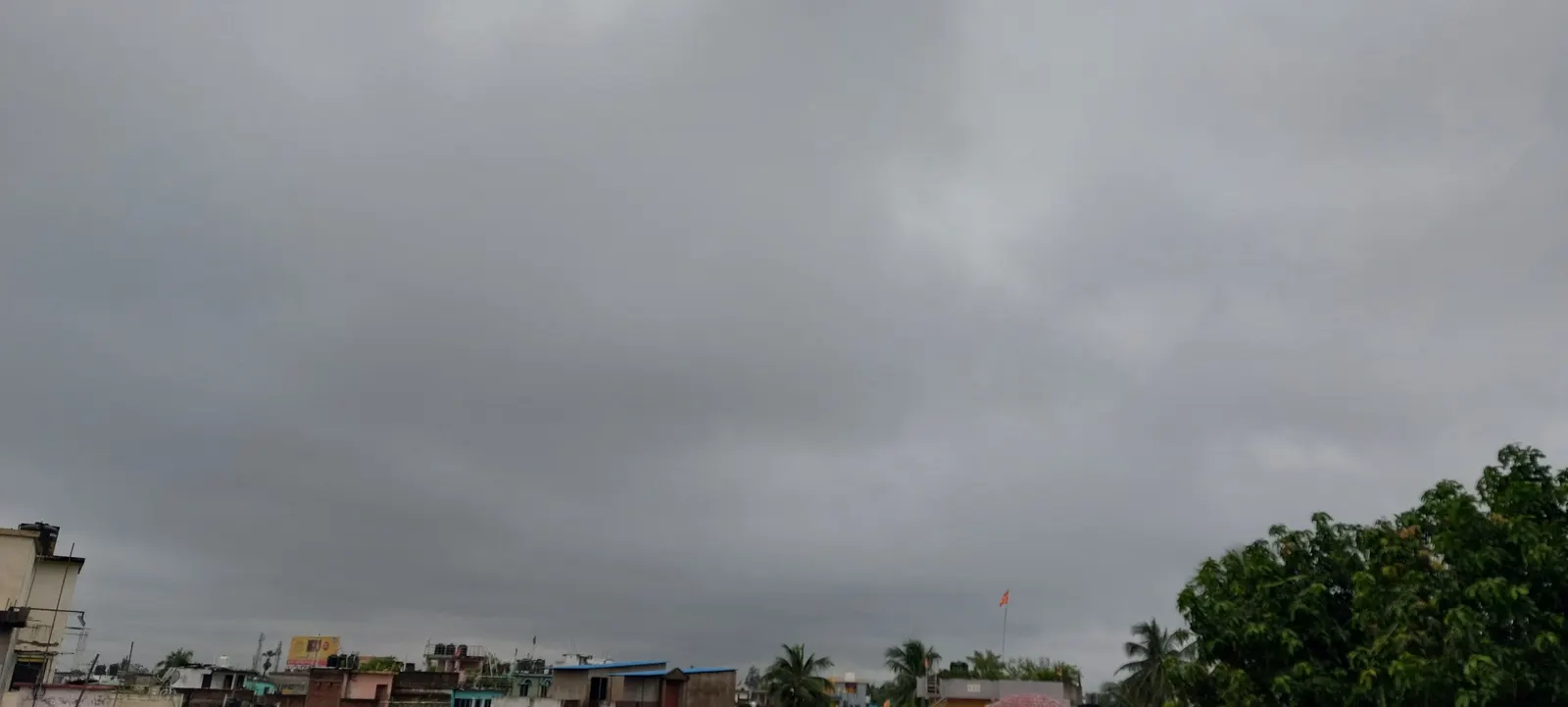 दाना तूफान के असर से पूर्णिया की गति धीमी पड़ी