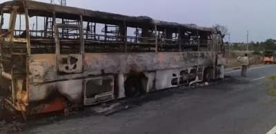 आंध्र प्रदेश : प्रकाशम में बस में आग लगने से 36 यात्रियों की बाल-बाल बची जान