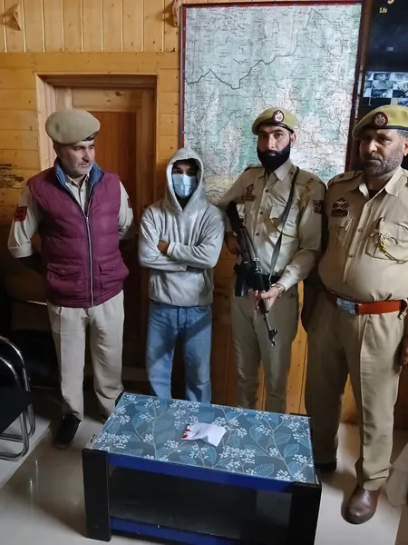 कुपवाड़ा पुलिस ने त्रेहगाम में एक ड्रग तस्कर को किया गिरफ्तार, चरस बरामद