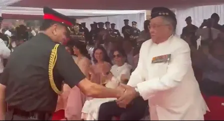 जनरल धीरज सेठ ने पिता को किया सैल्यूट, परिजनों से लिया आशीर्वाद