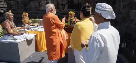 प्रांबानन मंदिर में आरती कर पीएम मोदी ने की प्रार्थना