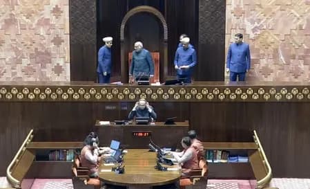 हंगामे से ठप संसद, दोनों सदनों की कार्यवाही फिर स्थगित