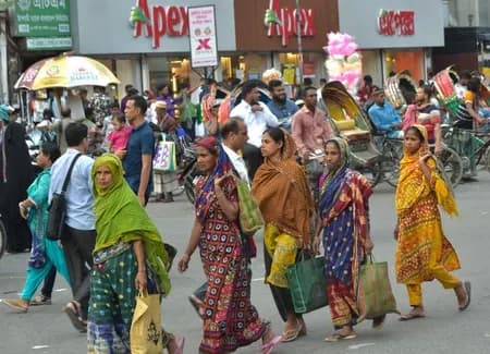 ईंधन संकट से परेशान बांग्लादेश, सीएनजी की कमी ने परिवहन को किया प्रभावित