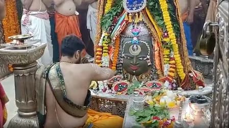 बाबा महाकाल का सूर्य, चंद्रमा और भांग से विशेष शृंगार; सिंगर बी प्राक ने किए दर्शन, शाम को देंगे प्रस्तुति