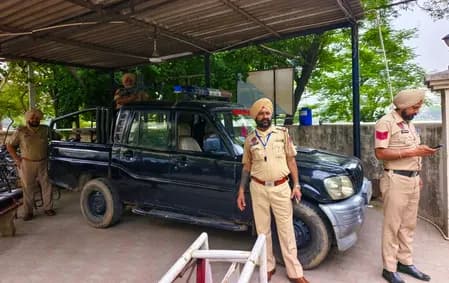 मलेशिया से लौटे बंबीहा गिरोह के तीन गुर्गे गिरफ्तार, पंजाब पुलिस की बड़ी कार्रवाई