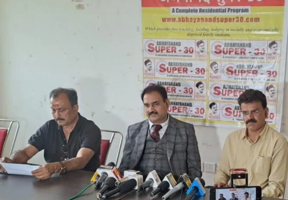 बिहार के पूर्व डीजीपी अभयानंद के सुपर-30 में एडमिशन के लिए 31 मार्च को होगा टेस्ट