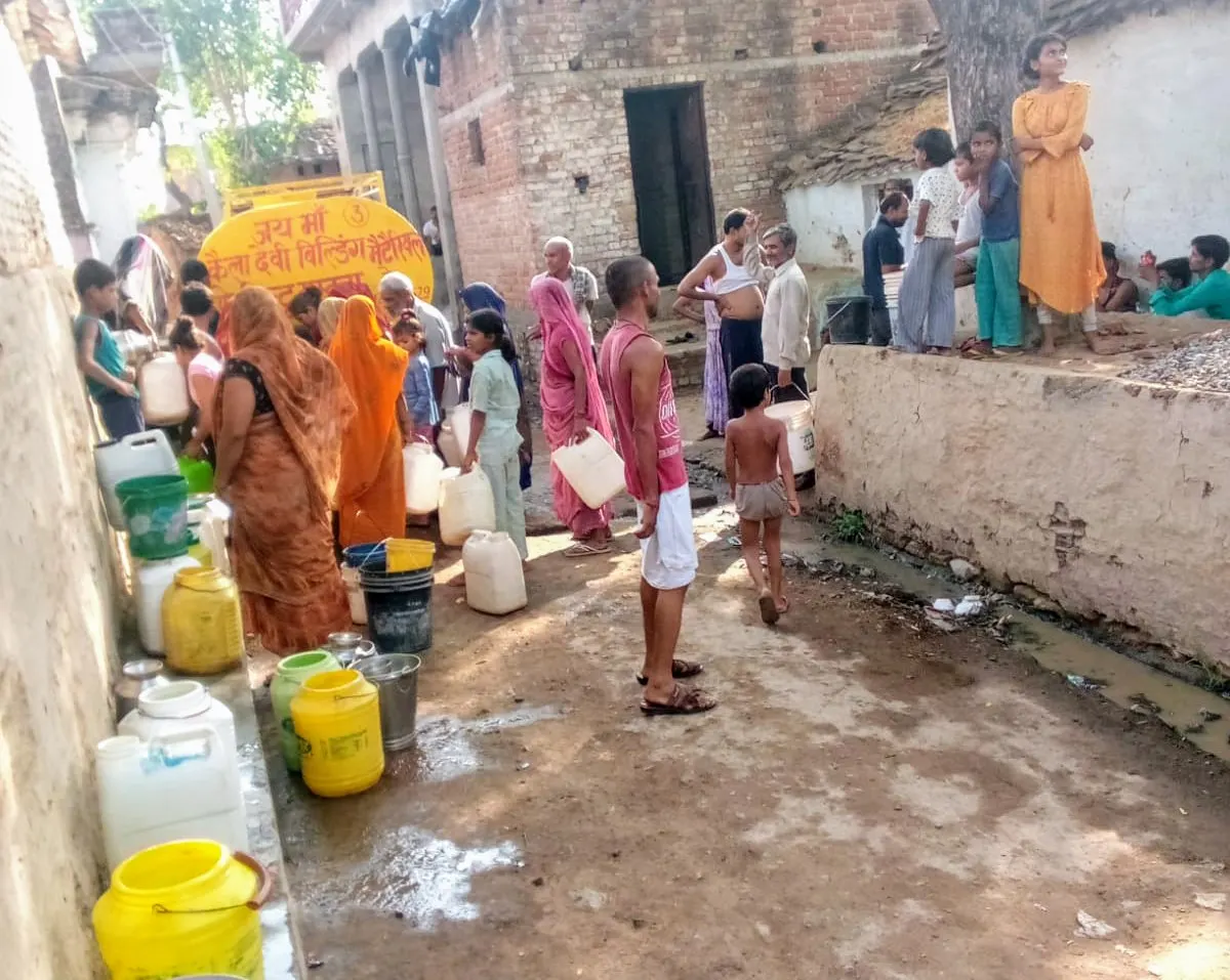 एक किसान गांव के लोगों का बुझा रहा प्यासपानी की पेयजल योजनाओं में बह गए करोड़ों रुपये