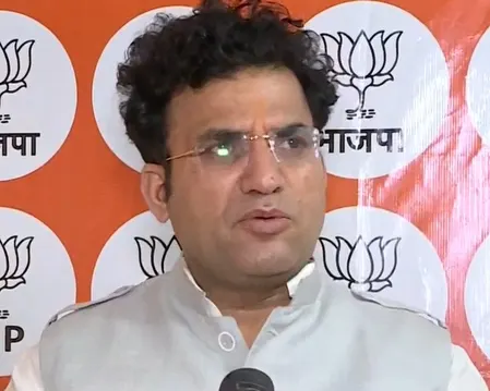 रामलीला में मंदोदरी की भूमिका पर बवाल, भाजपा विधायक रविंद्र नेगी ने किया पूनम पांडे को सपोर्ट